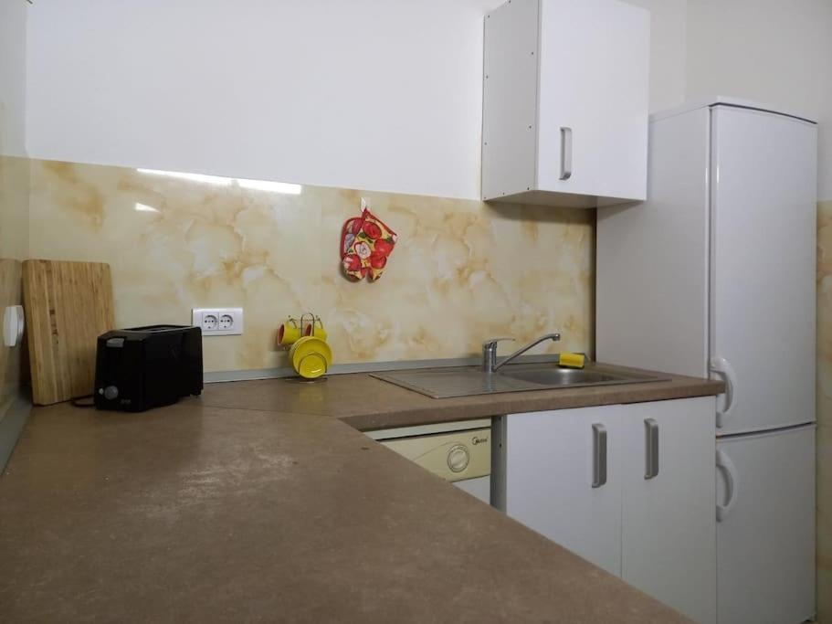 2Br Airport Accommodation W/Free Private Parking Ledine Exterior photo